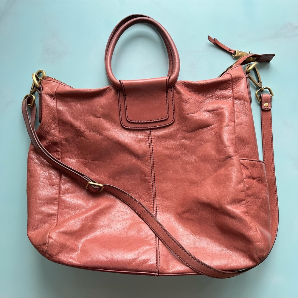 Hobo Sheila crossbody in Rose Leather